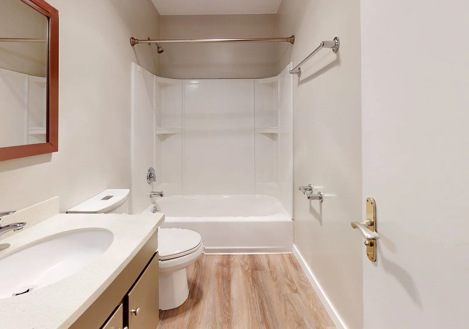 Four Seasons - 1 Bedroom Units available with amazing views by the water. Parking spots available! — Photo 2
