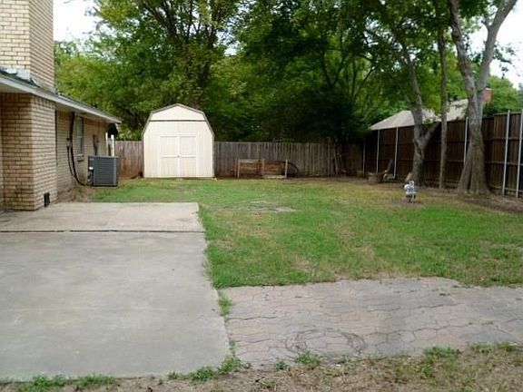 4th image of 1101 Tanglewood Dr