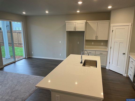 4th image of 6205 Savannah 50 St SE