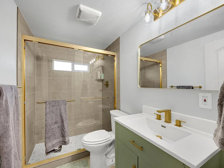 1048 N Hermosa Dr — Photo 18
