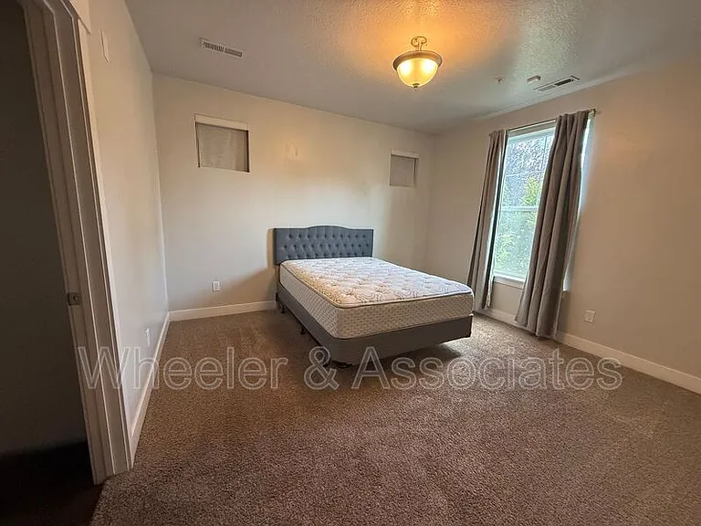 47 W Silver Springs Dr — Photo 14