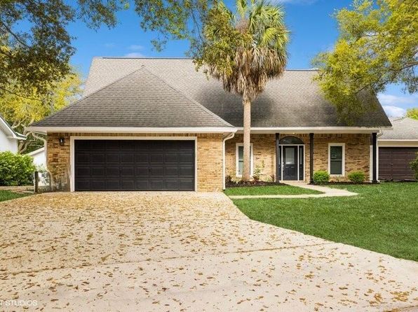 13 Lakeshore Dr, Shalimar, FL 32579