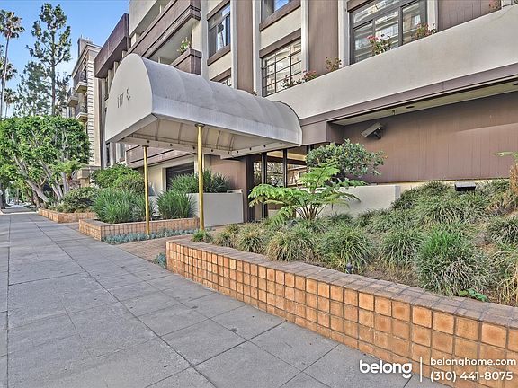 4th image of 117 S Doheny Dr #309A