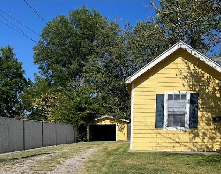 1505 Maloney St — Photo 2