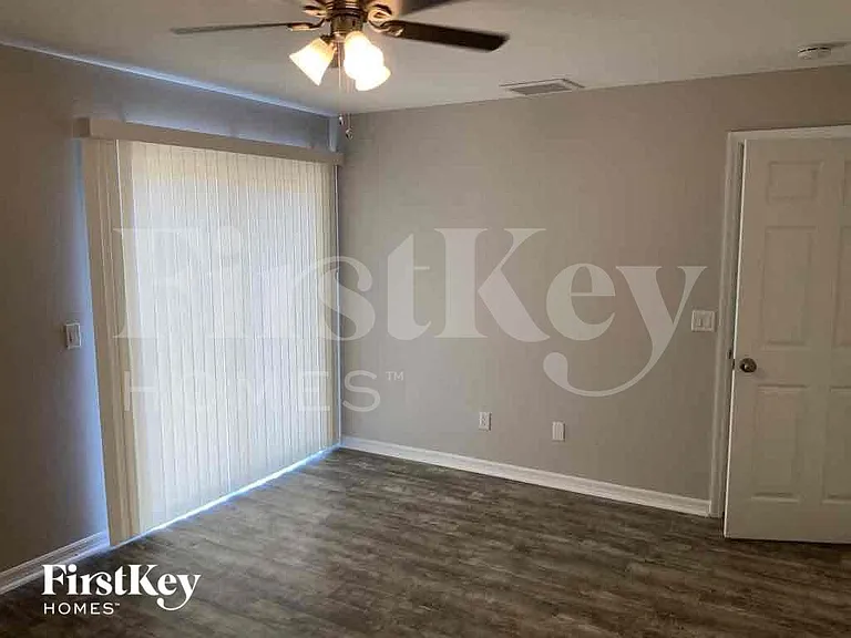541 Hawthorne Ave S — Photo 8