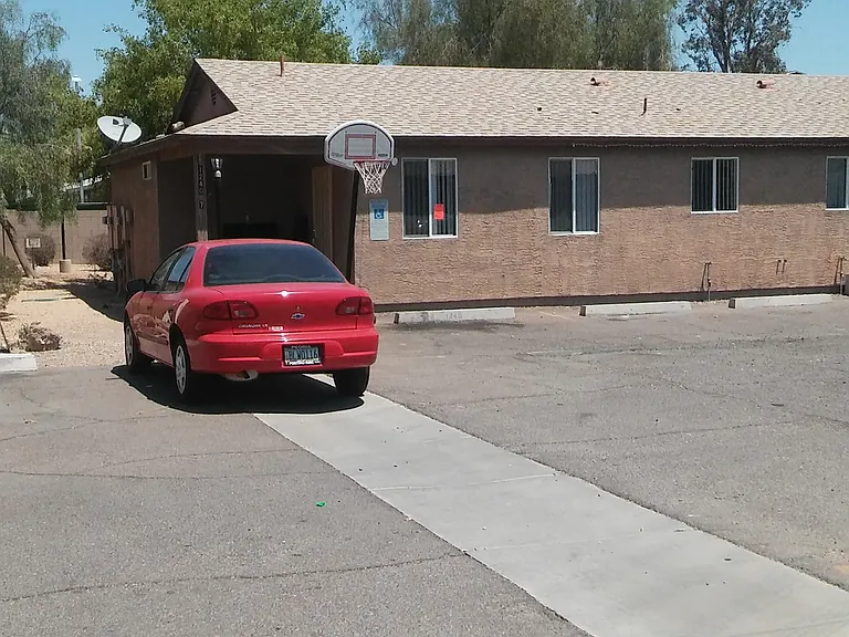1240 E Mountain View Rd — Photo 6