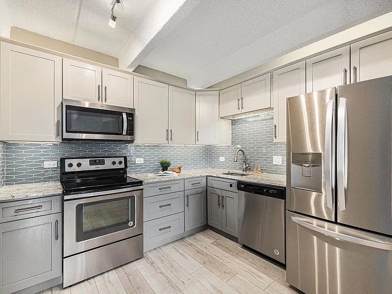555 E 10th Ave #206 — Photo 18
