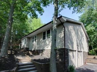 6 Frost Valley Rd, Mount Sinai, NY 11766