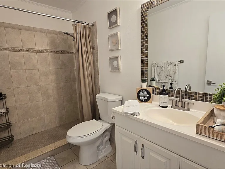 639 Killarney Dr — Photo 20