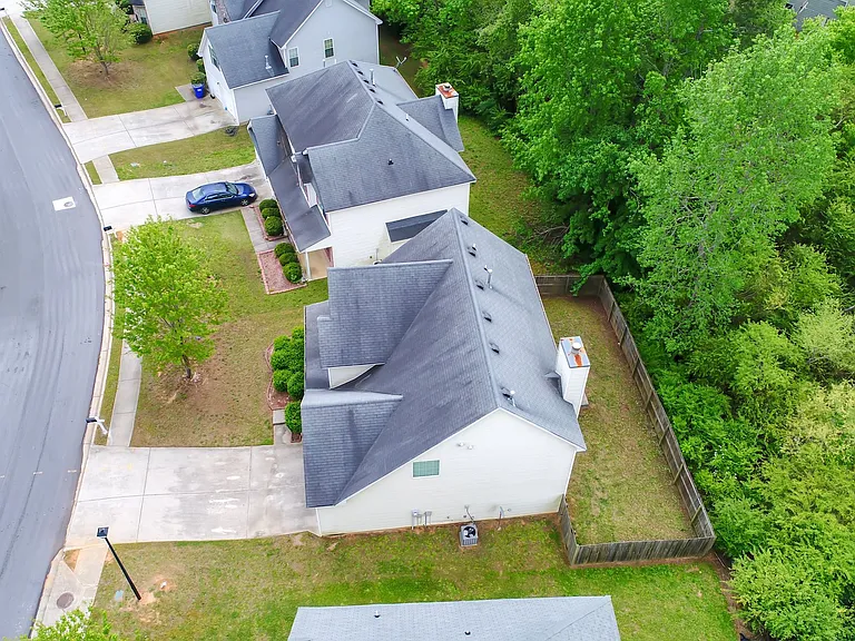 240 Dairyland Dr — Photo 3