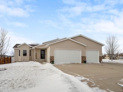 56 Haywood Dr, Bismarck, ND, 58504
