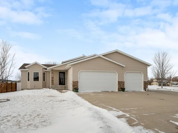 56 Haywood Dr, Bismarck, ND 58504