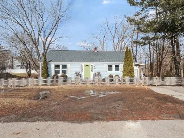 121 W Bacon St, Plainville, MA 02762