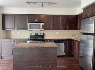 215 Fort York Blvd #902, Toronto, ON M5V 4A2