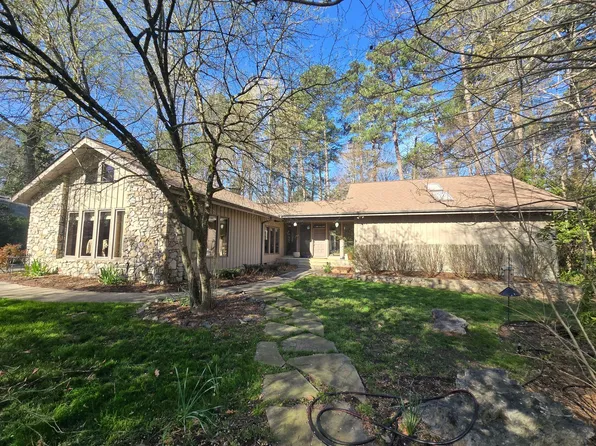 10 Kendall Dr, Chapel Hill, NC 27517
