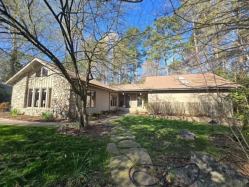 10 Kendall Dr Photo 1