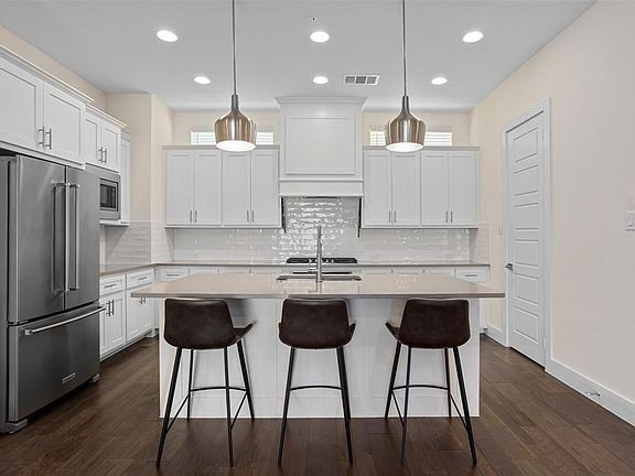 2nd image of 2733 Merrimac St #102