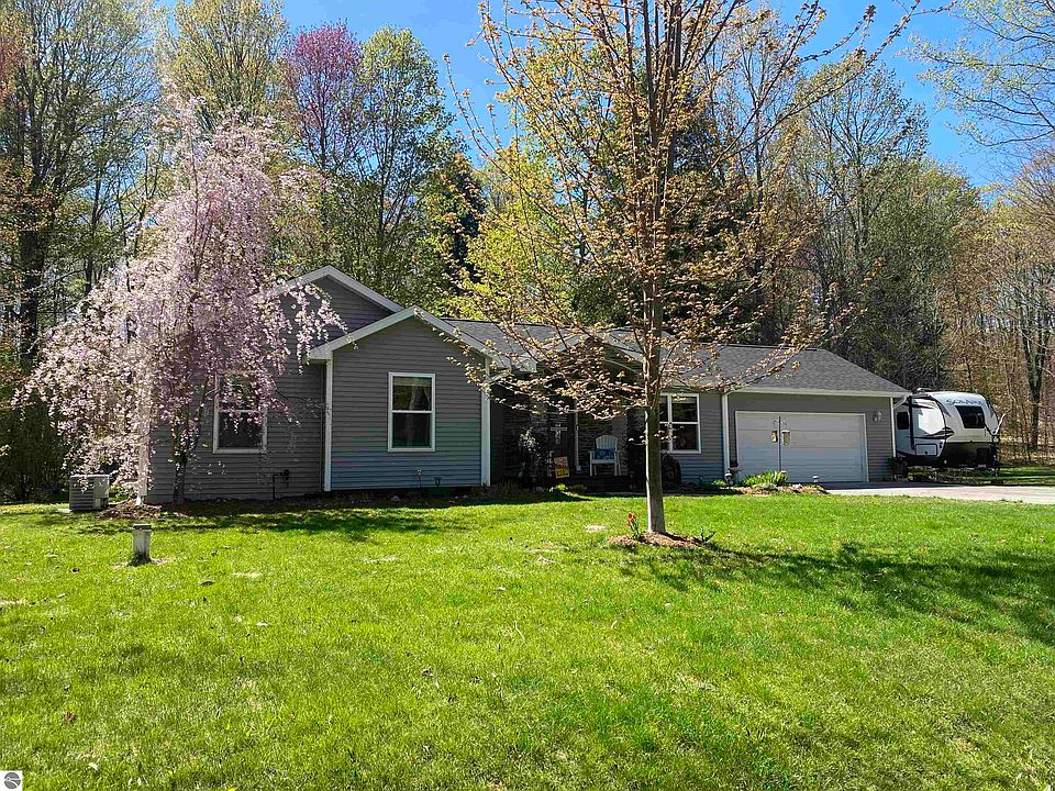 1st image of 8600 Bent Pine Dr