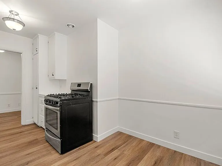 349 N Palm Dr #6 — Photo 14