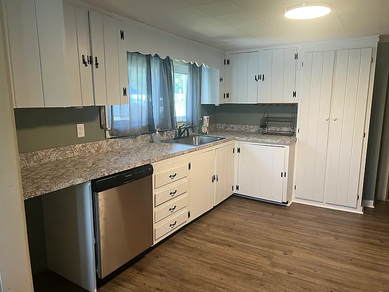 31 Queen Rd — Photo 10