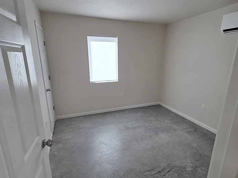 830 W 8th St — Photo 6