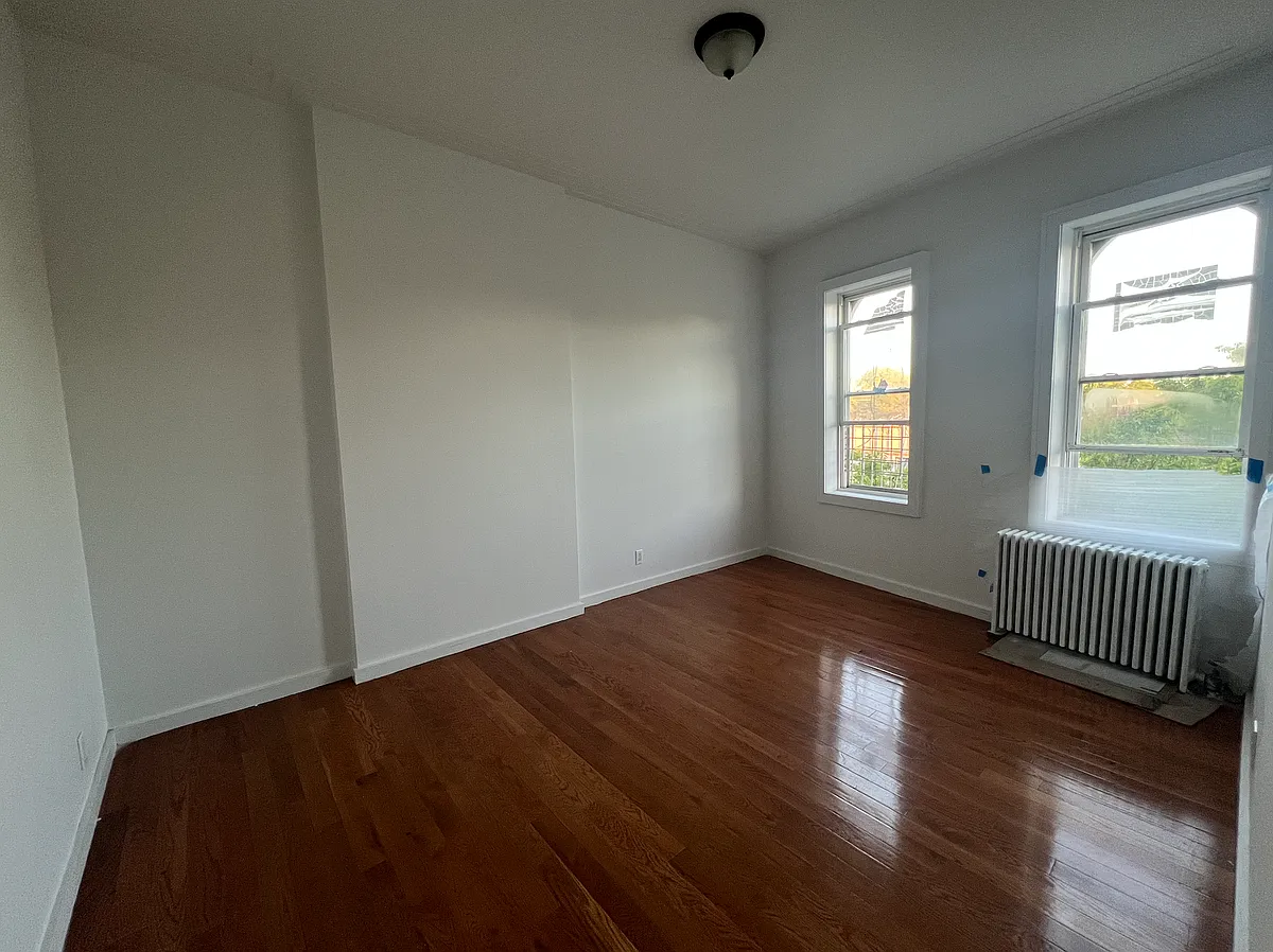 Building Photo - 6615 Myrtle Ave #3