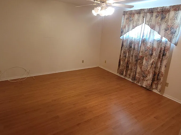 1621 Finley Rd — Photo 9