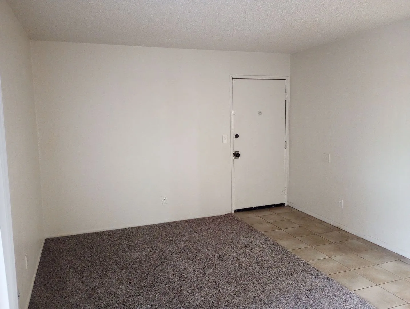 Expo 247 with 2 bed, 1 Bath, 800 SF with AC, and balcony — Photo 3