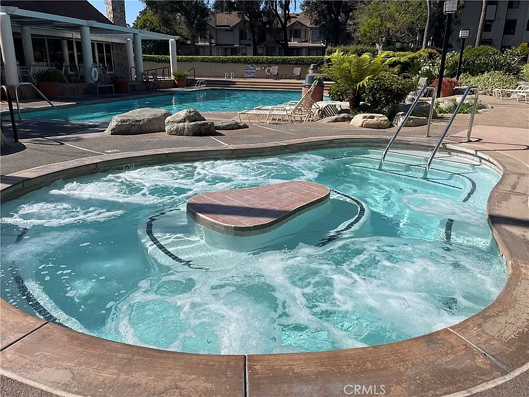 2563 Plaza Del Amo — Photo 27