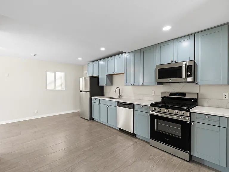153 Dahlia Ave — Photo 7