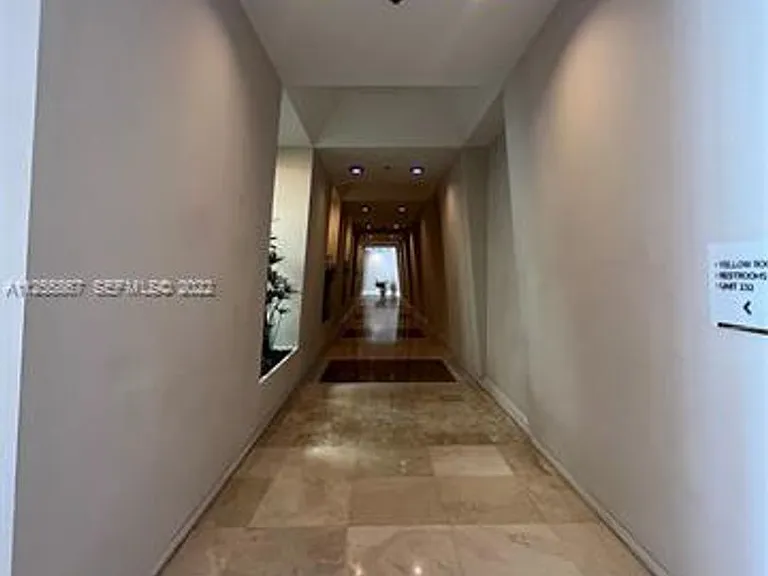 5161 Collins Avenue Cu #1711 — Photo 34