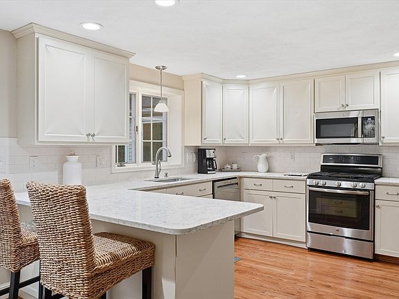 5th image of 11 Perley Ln