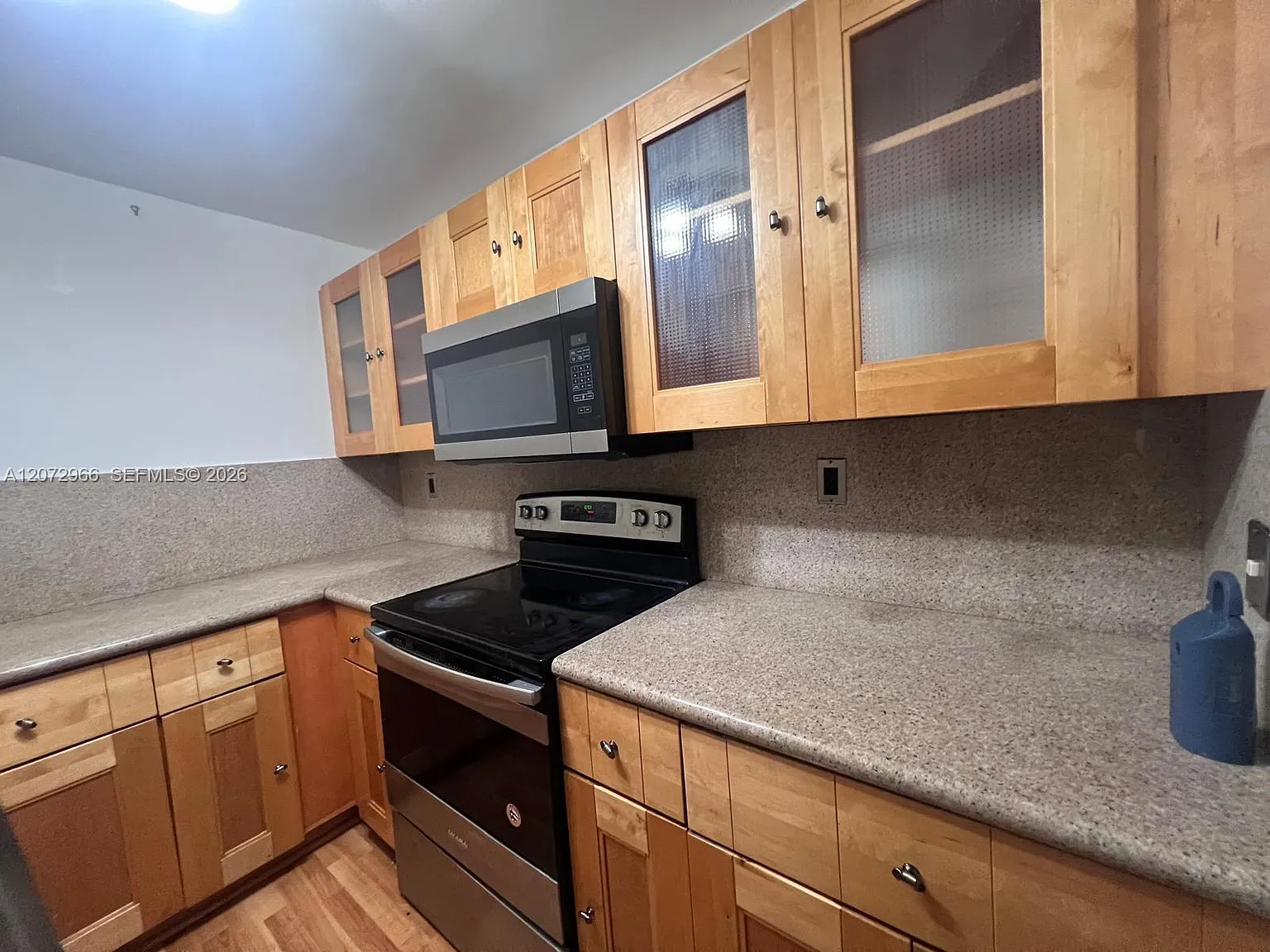 2 bed, 898 sqft, $2,200 — Photo 4