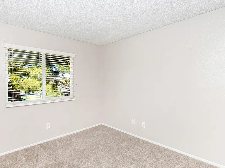 Hidden Falls Apartments — Photo 35