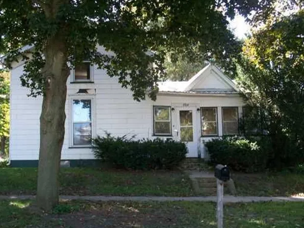 204 E Carleton St, Toledo, IA 52342