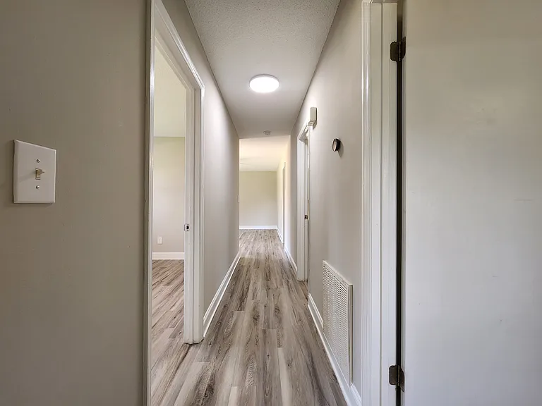 445 Summerland Dr — Photo 8