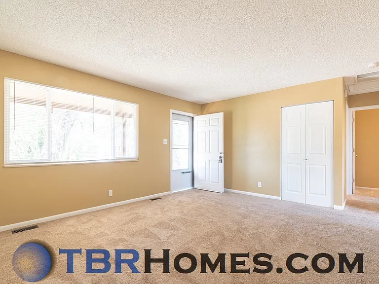 14435 Olmsted Dr — Photo 4