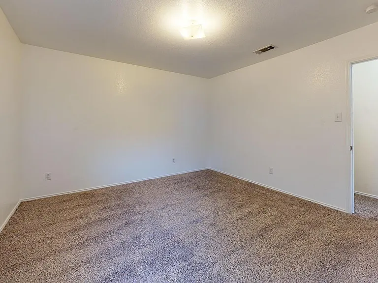 8101 Southern Pine Way — Photo 17
