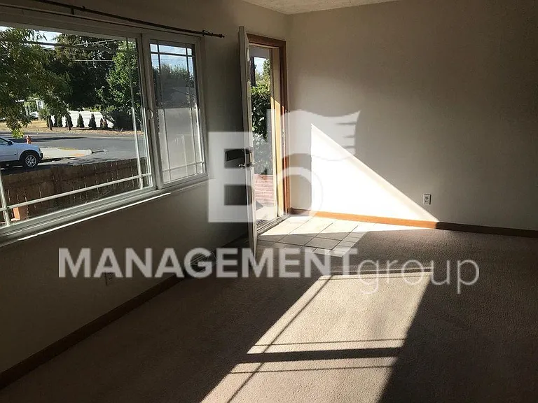 5442 NE 38th Ave — Photo 4