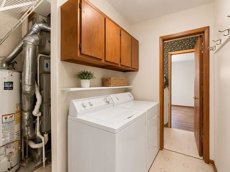 5920 Malden Ave — Photo 9