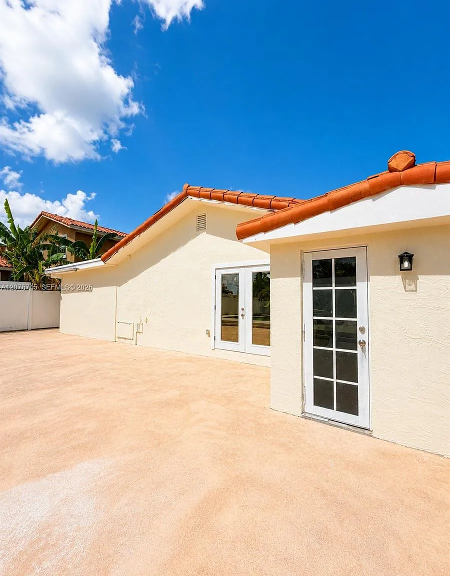 Coral Way Estates — Photo 4