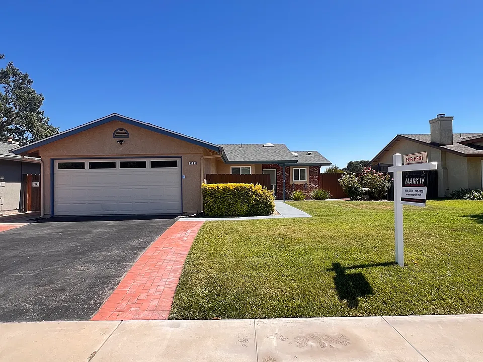3293 Oak Knoll Dr