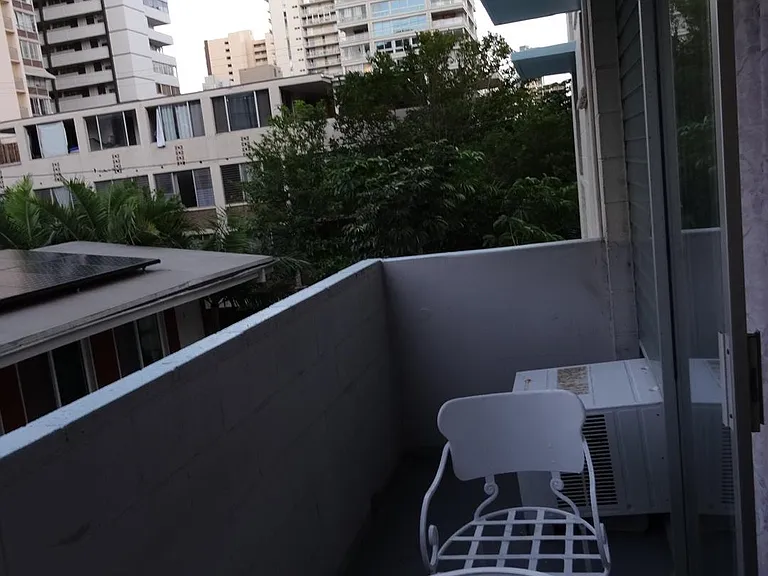 Waikiki Whale Watcher Apartments — Photo 69
