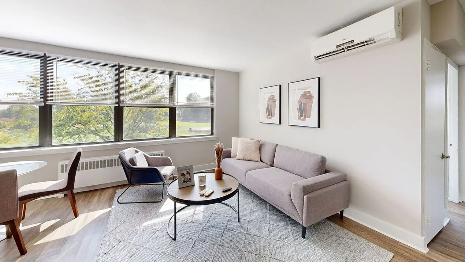 2 bed, 1.0 bath, 871 sqft, $1,916 — Photo 1