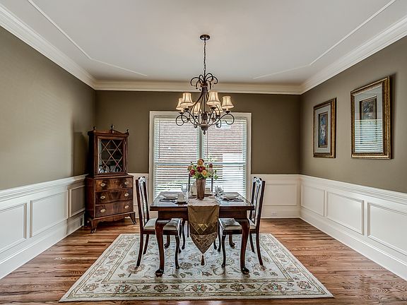 5th image of 2214 Huntcrest Way
