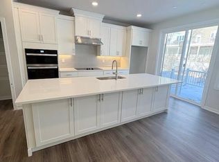 38 Grayson Ln, Downingtown, PA 19335