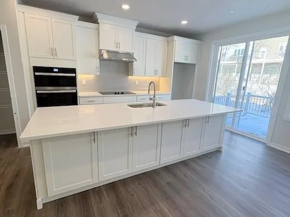 38 Grayson Ln, Downingtown, PA 19335