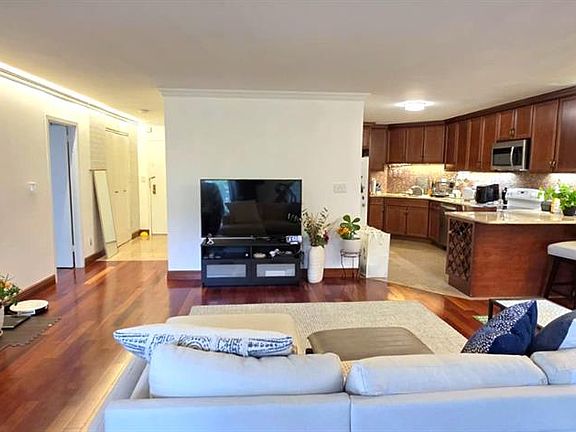 2nd image of 1055 River Rd APT 302