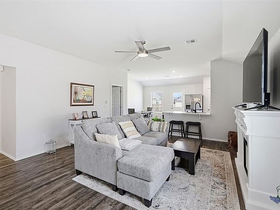 3rd image of 6157 Holm Oak Rd