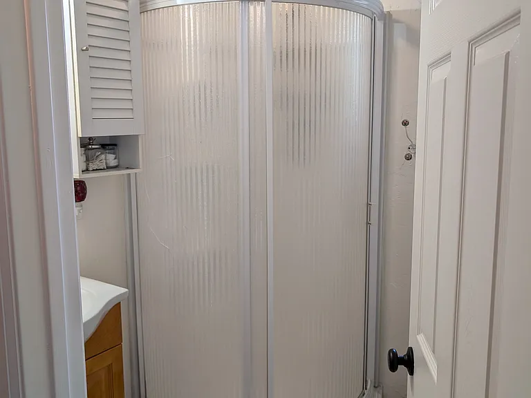 Bungalow shower/ bathroom